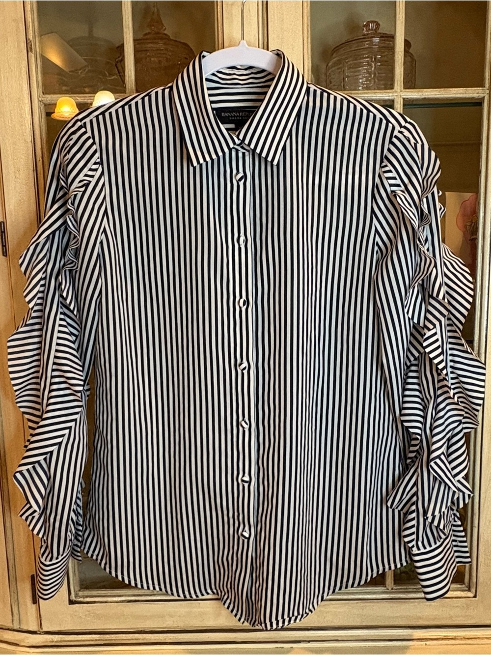 EUC Banana Republic Black & White Striped Ruffle-Sleeve Button-Down Blouse